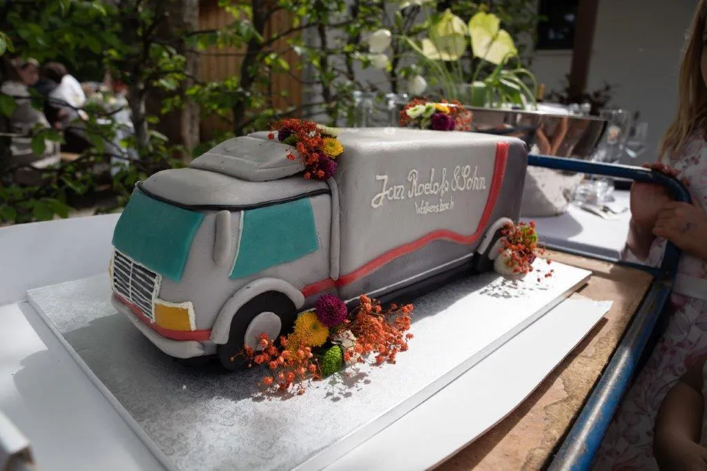 Ein Kuchen in Form eines Roelofs-Lastwagens.